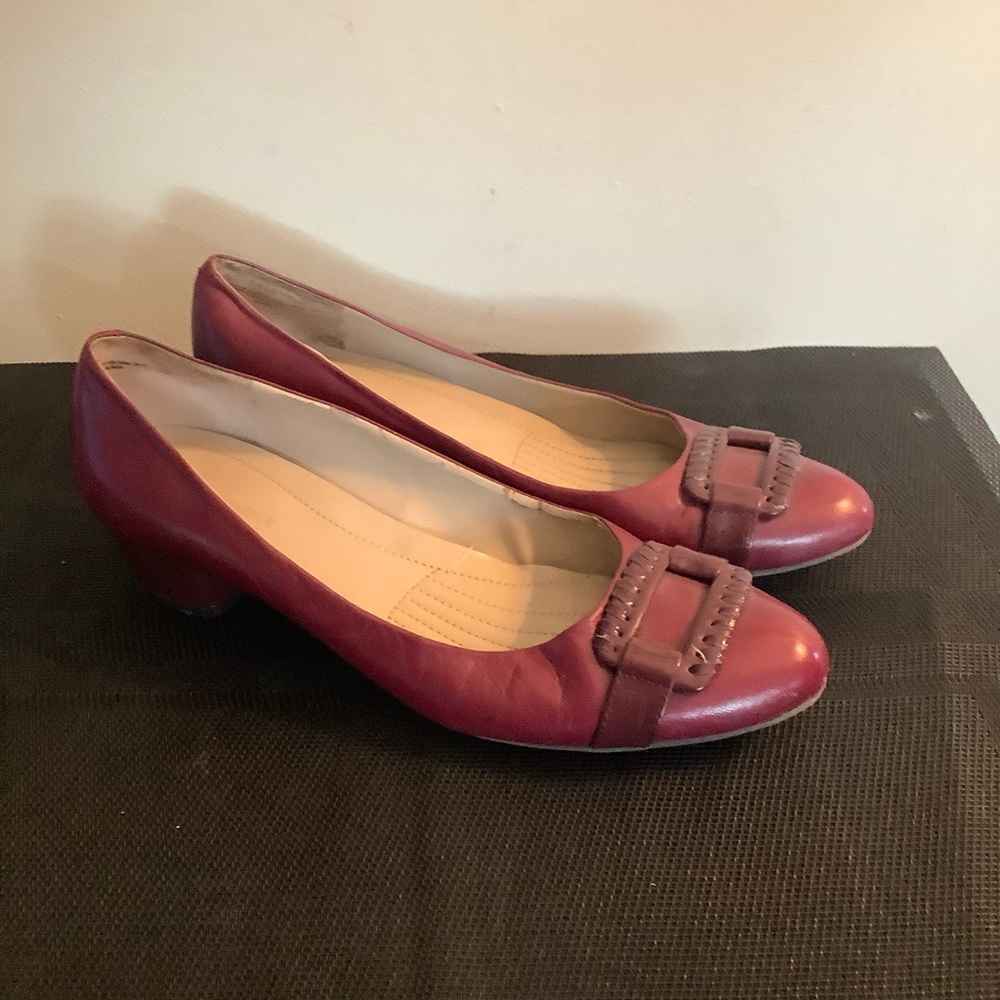 EASY SPIRIT Burgundy Shoes